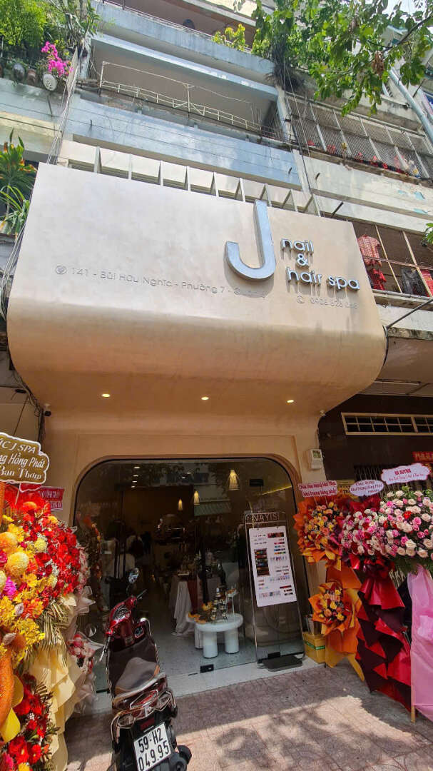 J Nail & Hair Spa